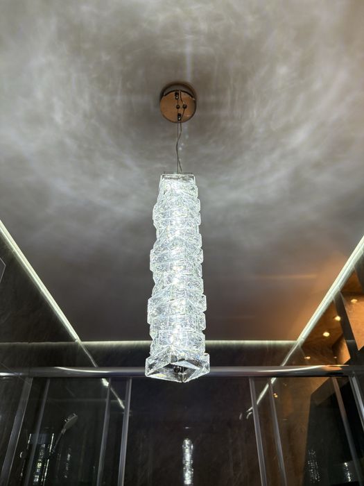 Продам новую люстру