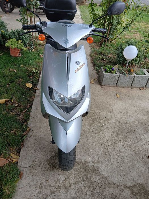 Vând Scuter Suzuki