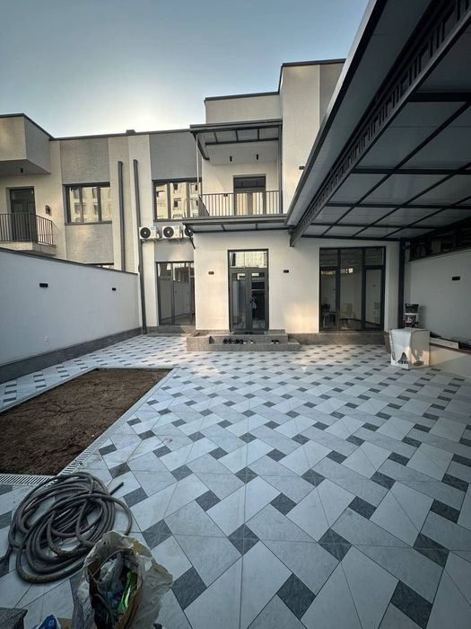 Сдаётся коттедж 8 комнатный Мирабадский Район