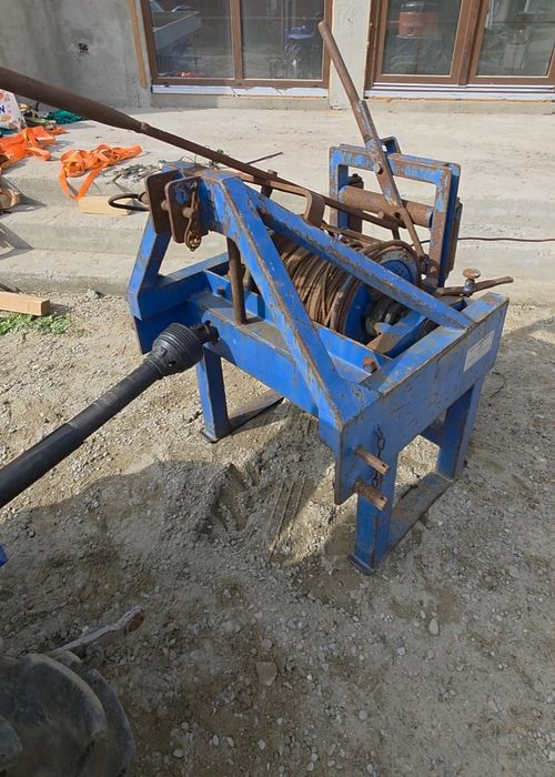 Troliu mecanic pentru tractor