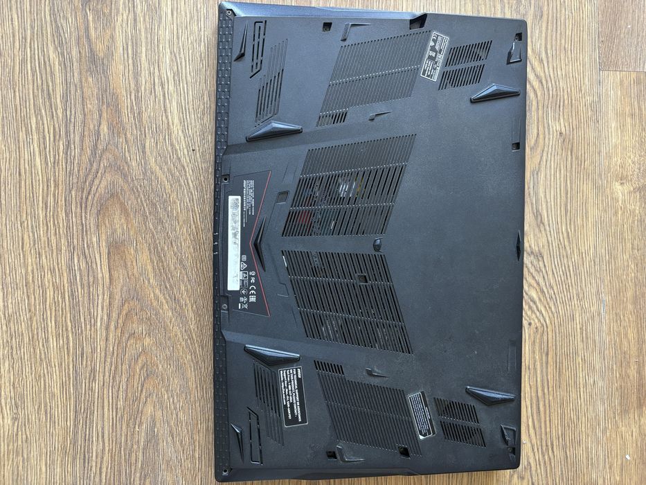 MSI GL73 9SEK - геймърски лаптоп
