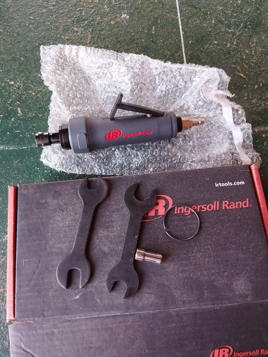 Vând freză (polizor) pneumatic biax drept nou INGERSOLL RAND.
