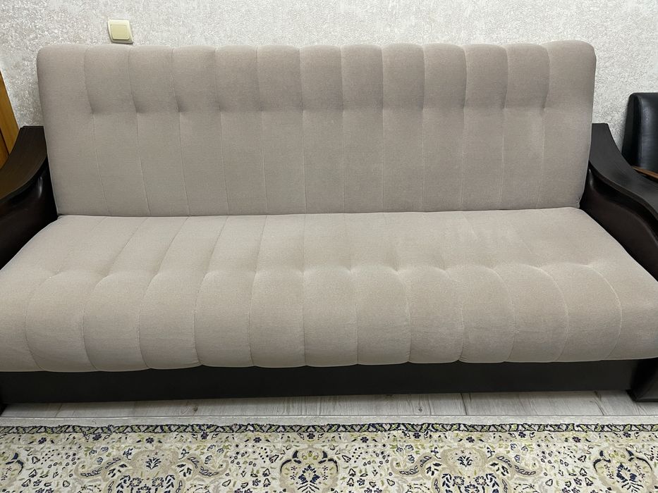 Продается для гостиной ( диван)