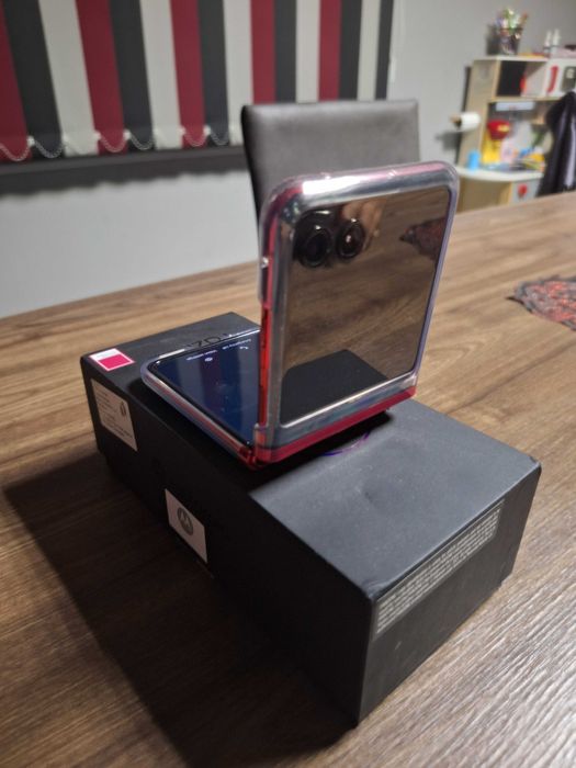 Продавам motorola razar 40 ultra