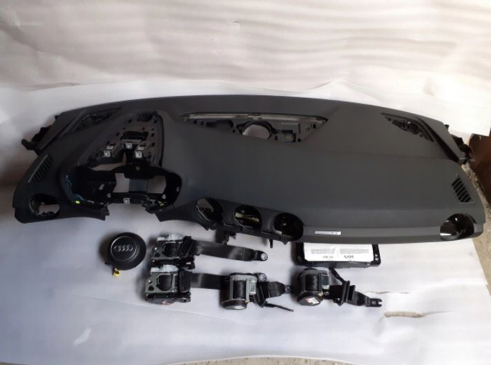 Audi TT 8s kit airbag volan s pasager plansa bord set centuri far 8j