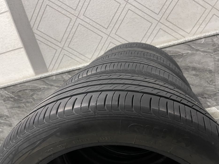 Шина 235/50R19.