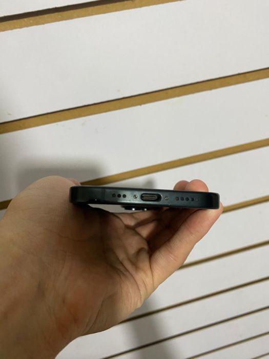 iPhone 15 на 128GB