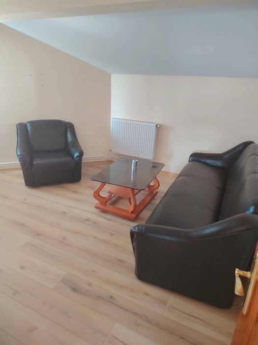 Închiriez apartament 3 camere – mansardă la casă, 80 m², complet mobil