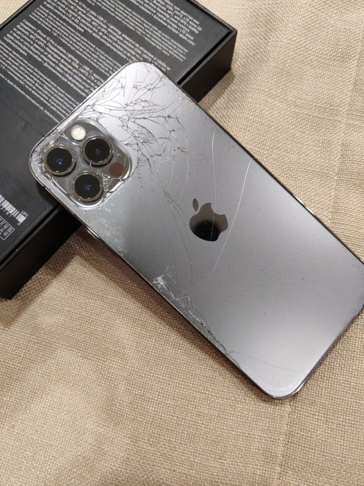 есть обмен Iphone 12pro 128gb  весь в родном