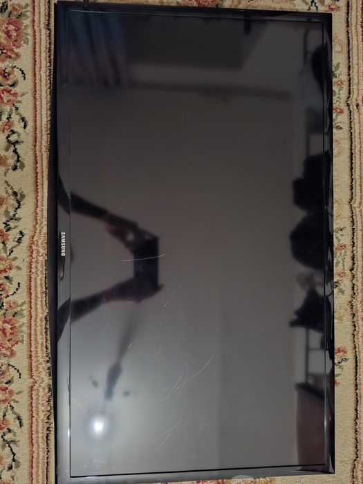 Телевизор LED Samsung UE32J4100AU, черный