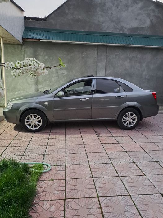 Ласетти 2013   1.6 автомат нахт ва вариантга берилади