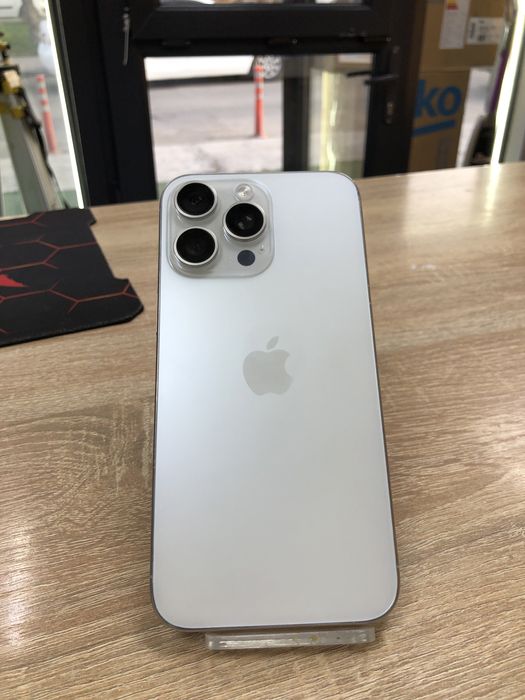 Iphone 15 pro max (A4)