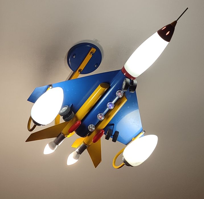 Продам люстру-самолет. Торг уместен