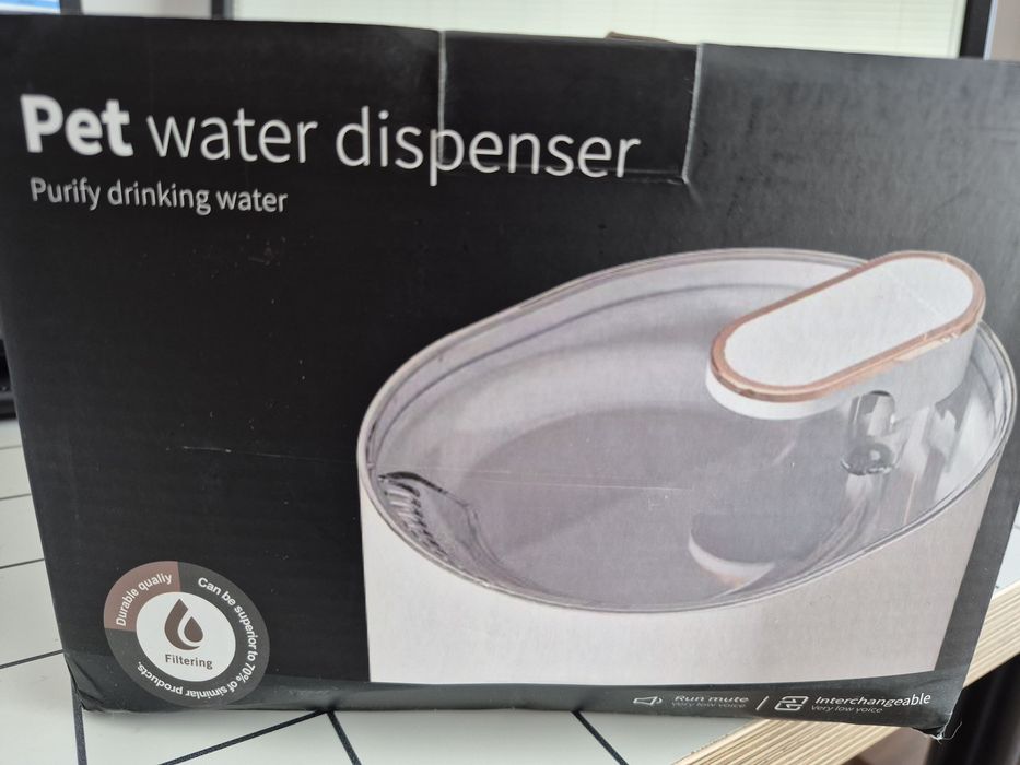 Диспенсър/Поилка  за вода за котки и кучета