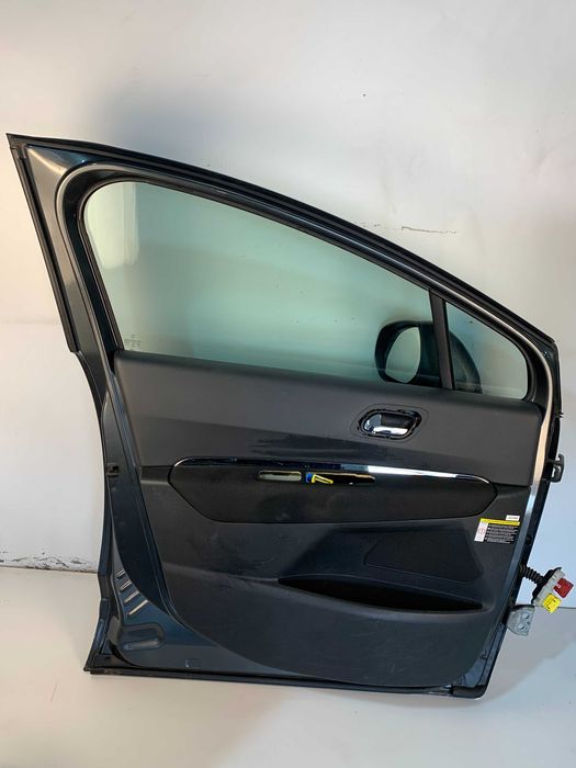 Предна лява оборудвана врата Пежо 5008 Peugeot 5008 (09-17)г.