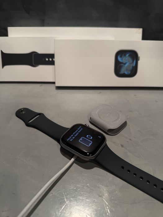 ЧИСТО НОВ Apple Watch Series 11 46 mm Space Gray