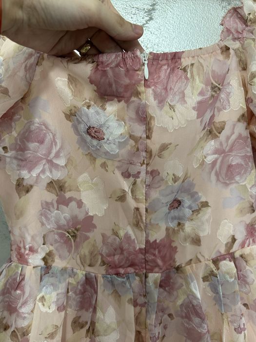 Rochie midi cu flori si maneci bufante