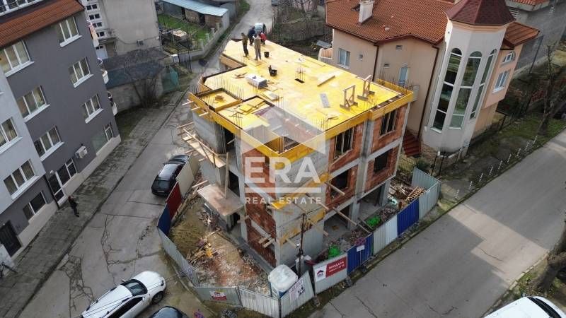 Тристаен, ексклузивен, просторен апартамент за продажба, в новострояща