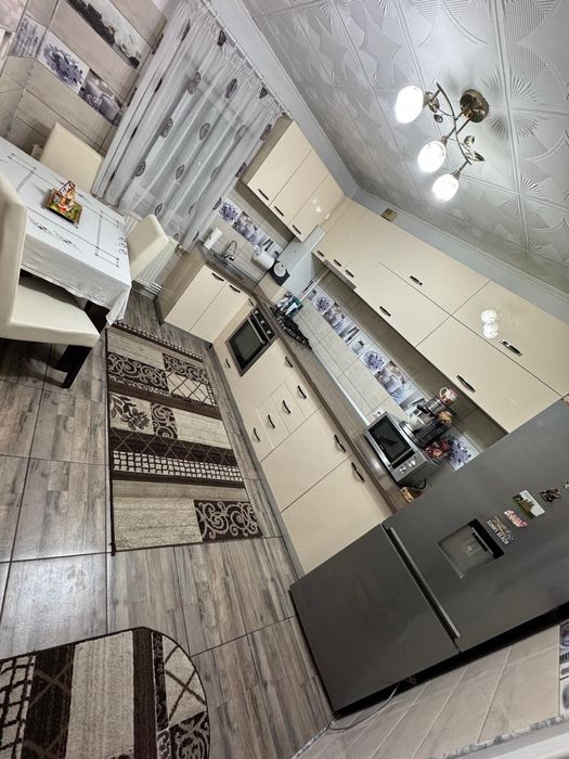 De închiriat apartament cu 4 camere