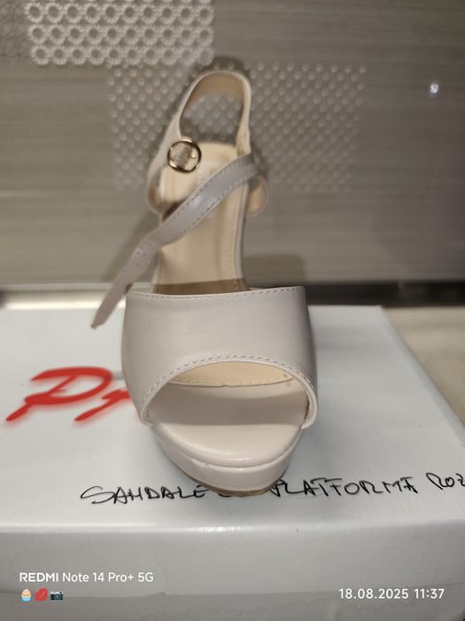 Sandale roz prafuit cu platforma