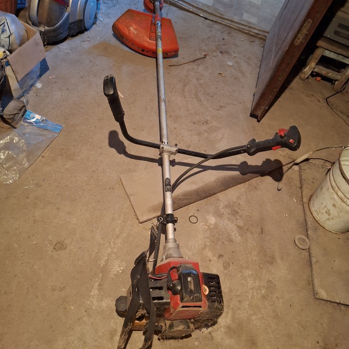 Триммер косить траву