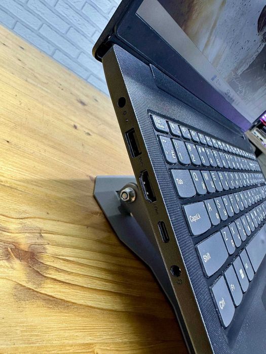 мощный Lenovo V15 на Ryzen
