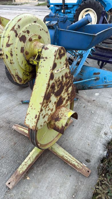 Vand mori pentru tractor