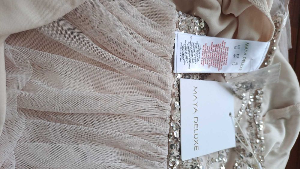 Нова елегантна рокля,р-р 44/Л-ХЛ