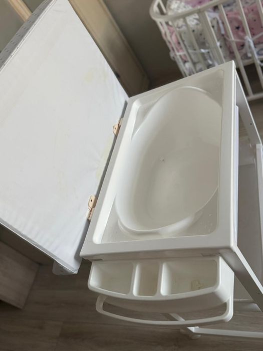 Пелинальный столик отличного качества