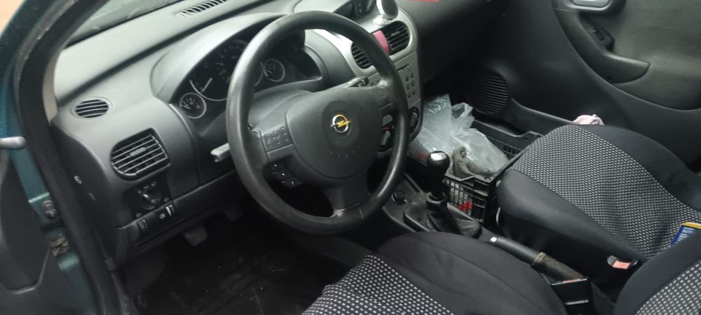 S e  vinde  Opel corsa C