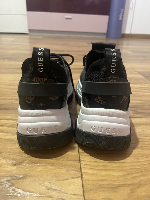papuci guess ca noi