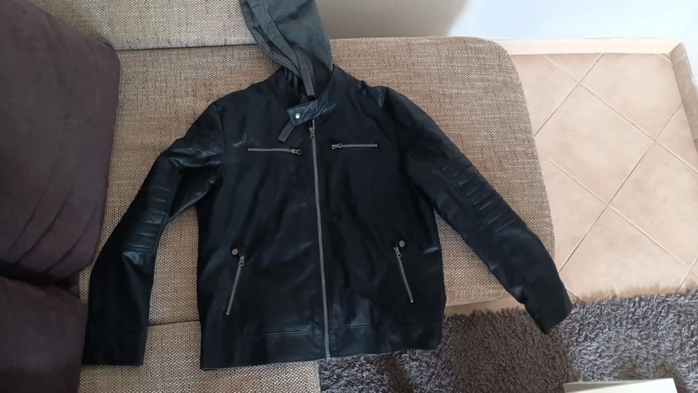 Кожено яке Livergy с качулка.