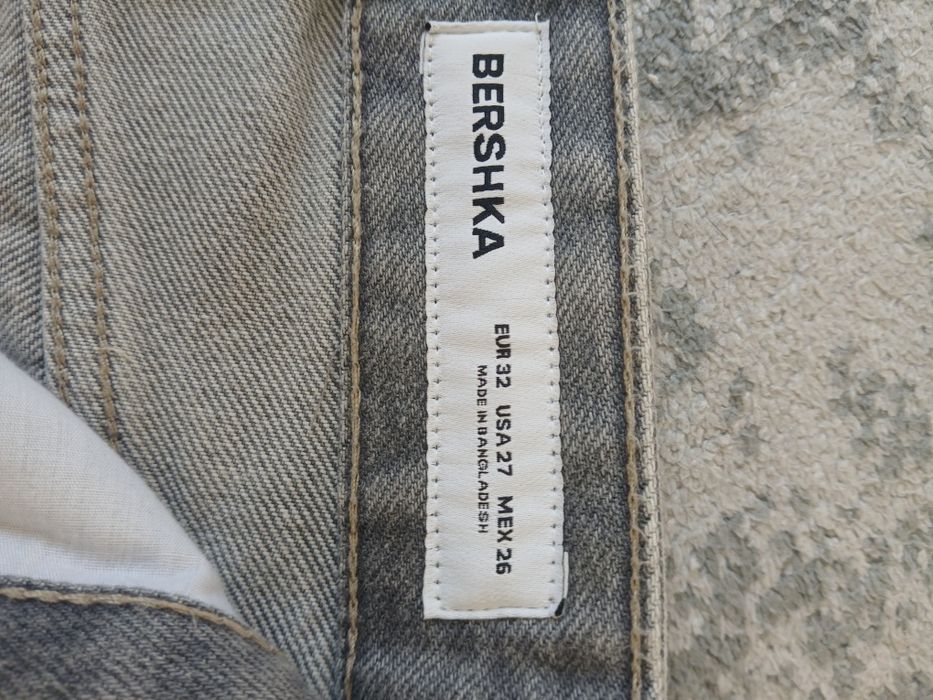джинсы bershka размер:S-M