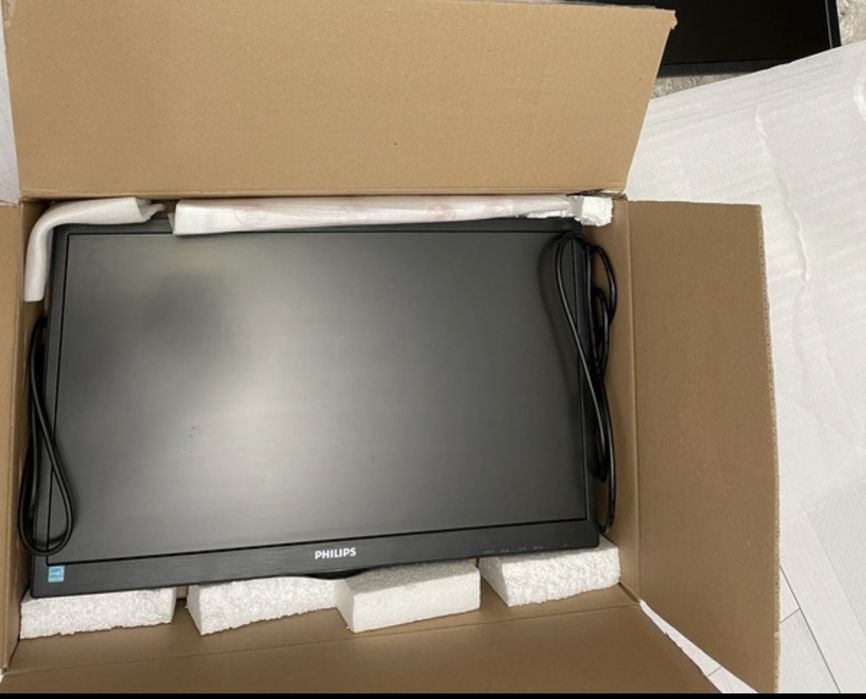 Vand pc ryzen 3 si monitor fhilips are hdmi de 22” 60 mhz