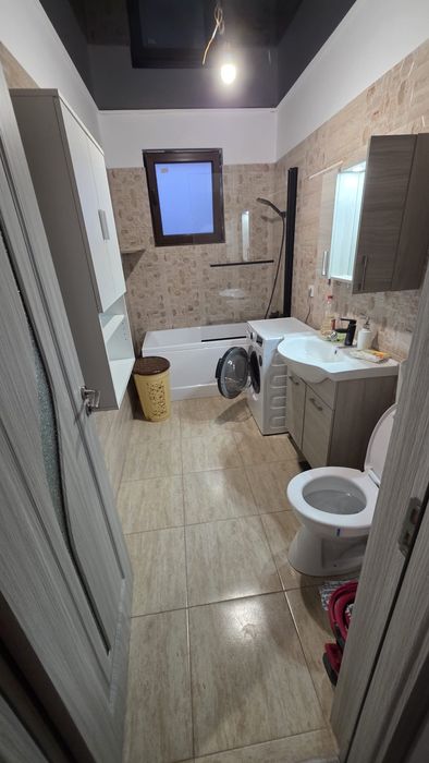 Apartament cu 2 camere de inchiriat, curte și loc de parcare inclus!