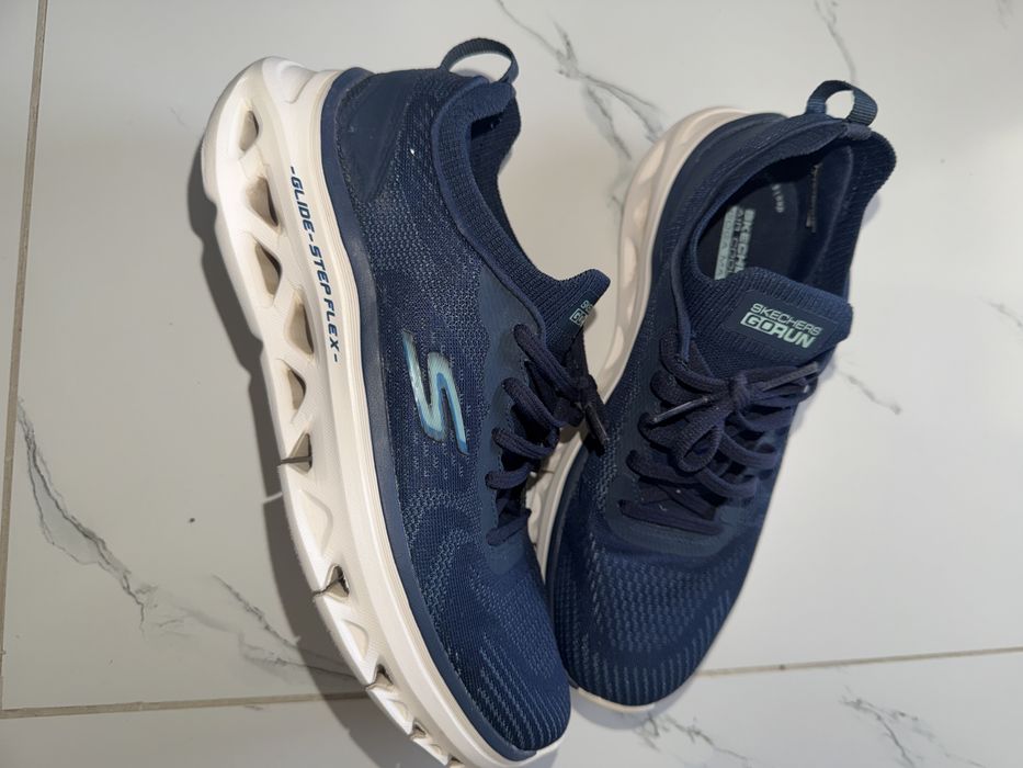 Продам кроссовки Skechers