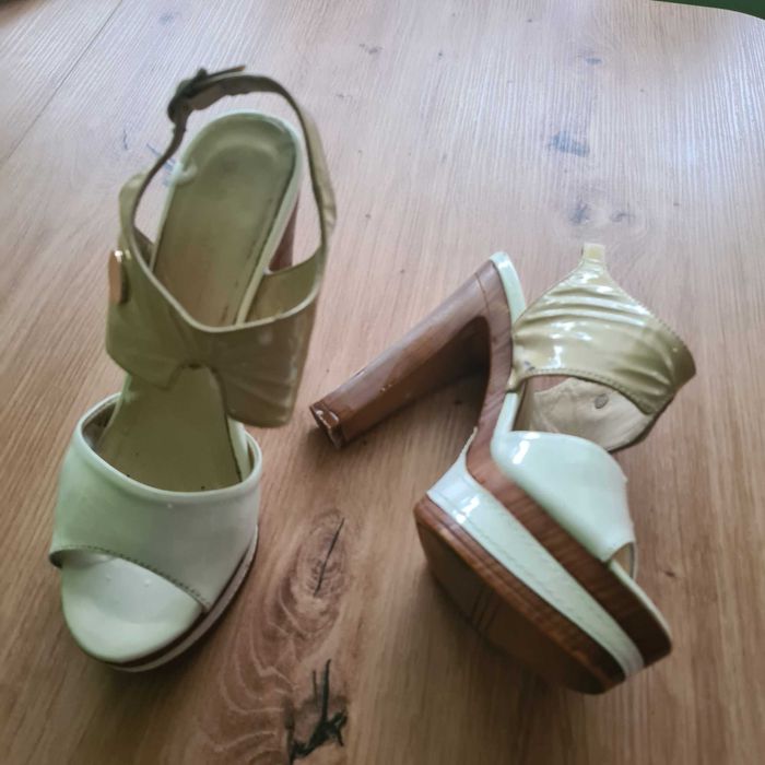 Елегантни дамски обувки