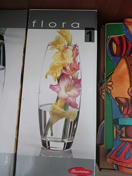 Стъклена ваза 8 броя