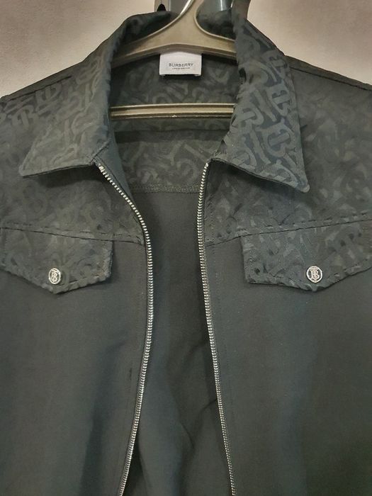 Продам спортивный костюм.