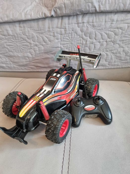 Masina cu telecomanda Kool Speed, funcționează fără probleme.