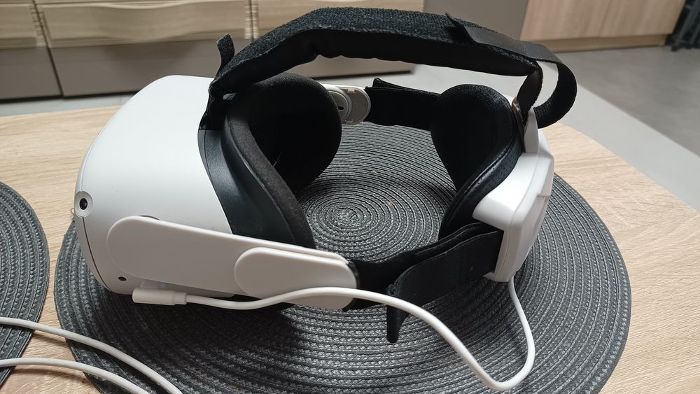 Vând oculus quest 2 ,de 256GB