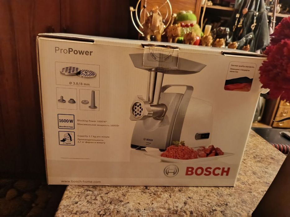 Продам электрическую мясорубку новую