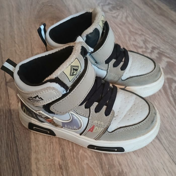 Продам ботинки на мальчика