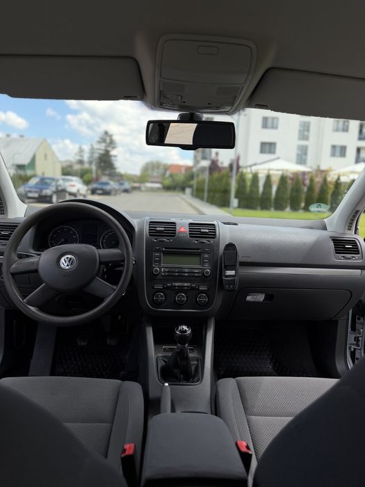Volkswagen Golf 5 1.6 MPI Benzină