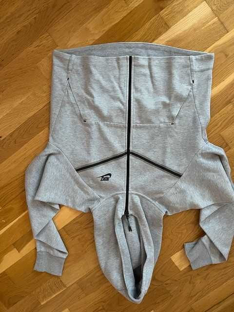 Nike tech fleece сив суичер