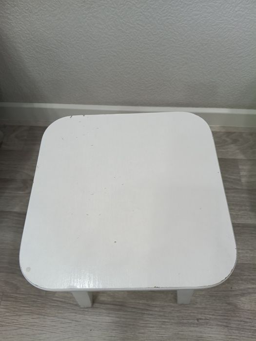 Табуретки белые срочно