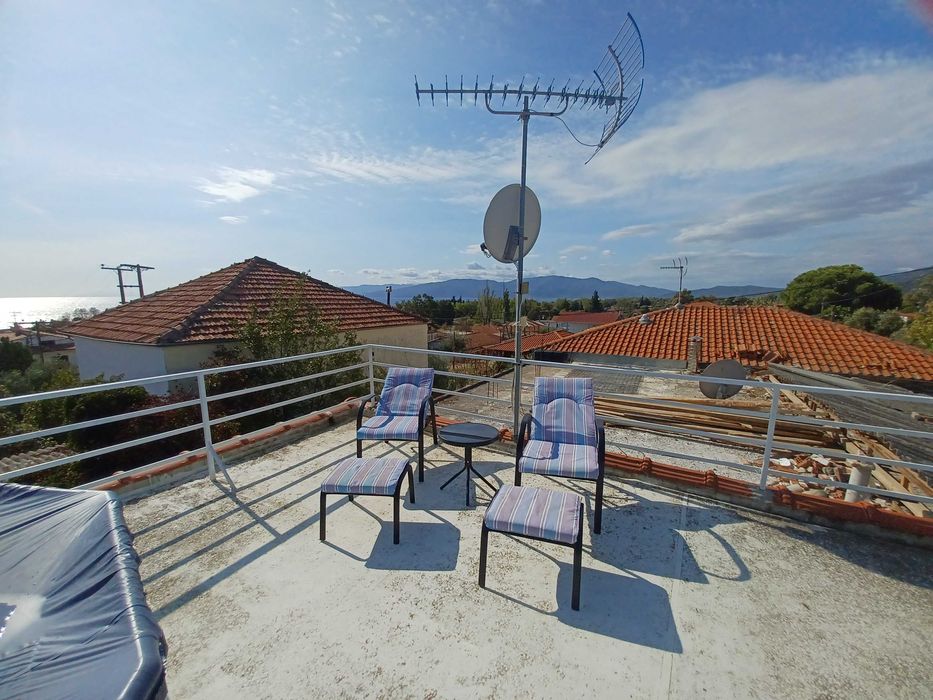 Продава къща с 3 апартамента 105м2 с гледка море в Аспровалта, Гърция