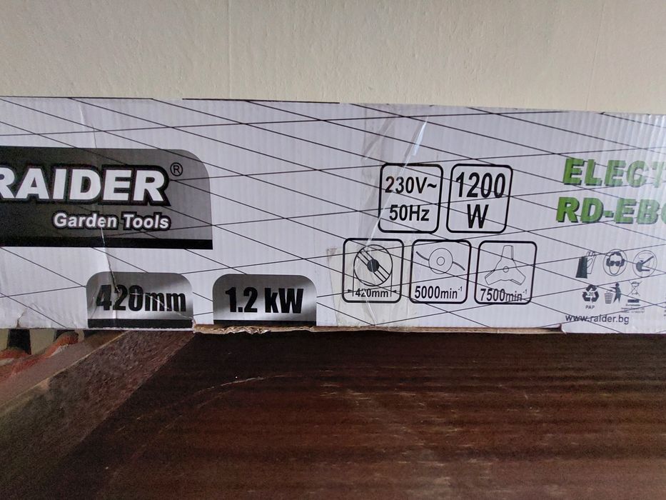 Нова електрическа коса с нож и корда