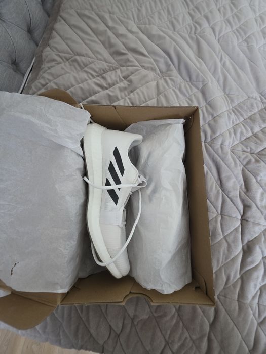 Продам оригинальные кроссовки Adidas