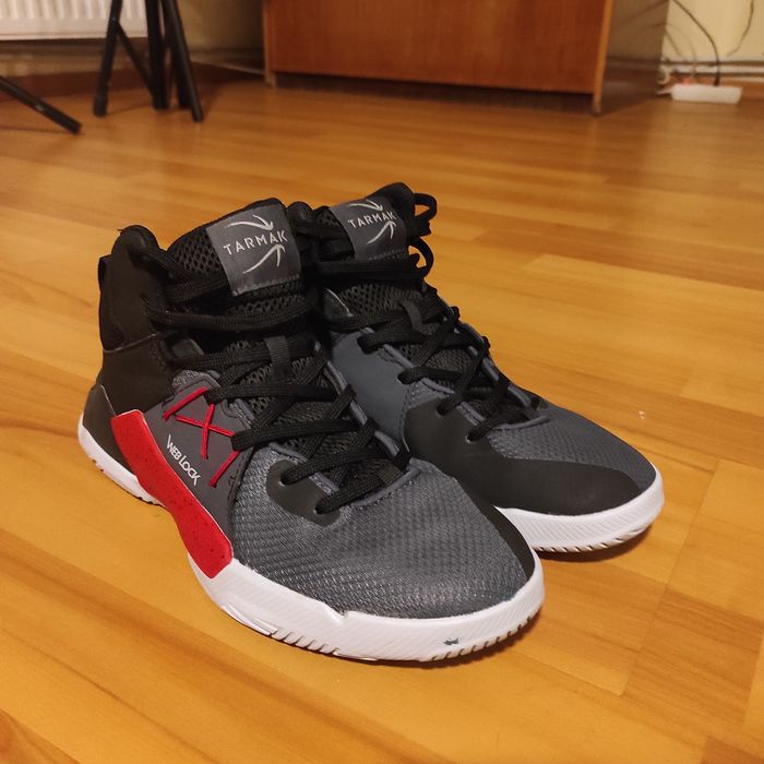 Adidași de baschet mărimea 39